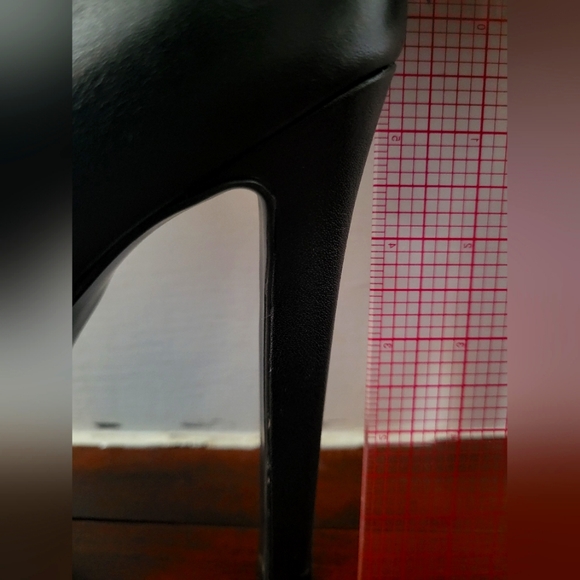 Nine West Runway Boots - Picture 4 of 6